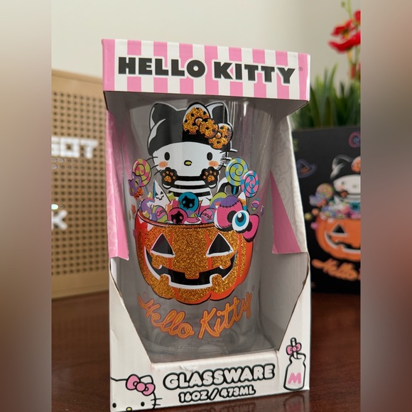 New Hello Kitty Halloween 16oz glassware - Picture 2 of 3
